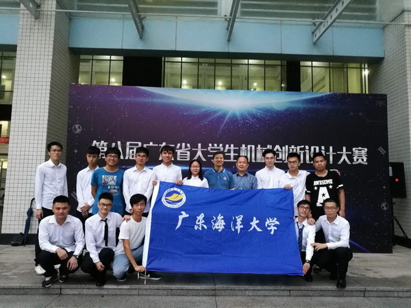 申慱官网代表队在比赛现场合影1.jpg
