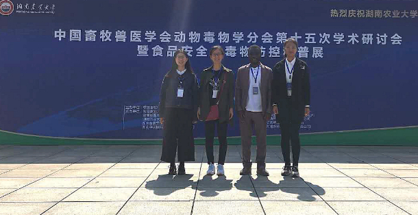 1申慱官网参会师生合影.jpg